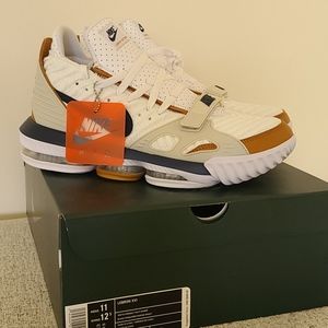 LEBRON 16 "AIR TRAINER MEDICINE BALL"